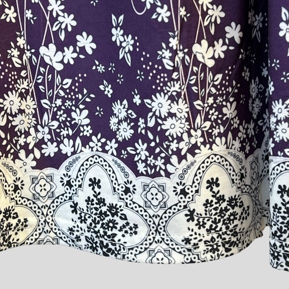 Women’s Top 2X Purple White Floral Short Sleeves - Picture 7 of 14